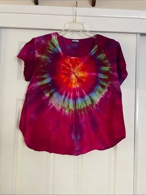 Women’s Magenta Tie-Dye Scoop Neck Short Sleeve Top